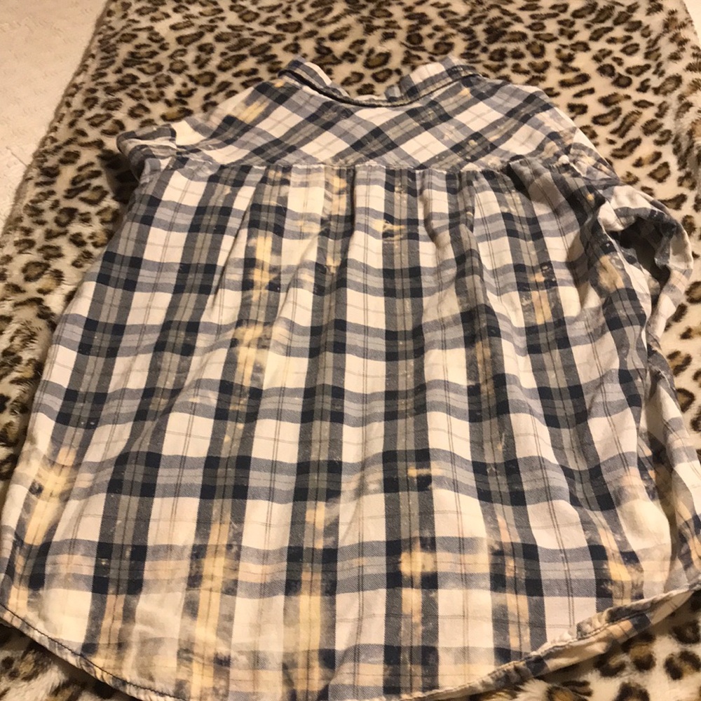 Distressed flannel - Picture 2 of 5
